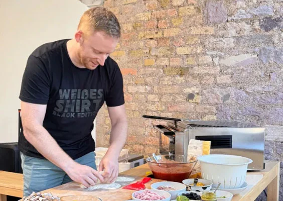 PACE Team bei einer Pizza-Party